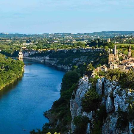 Appartement Neuf Avec Spa Saint-Martin-dʼArdèche Bagian luar foto