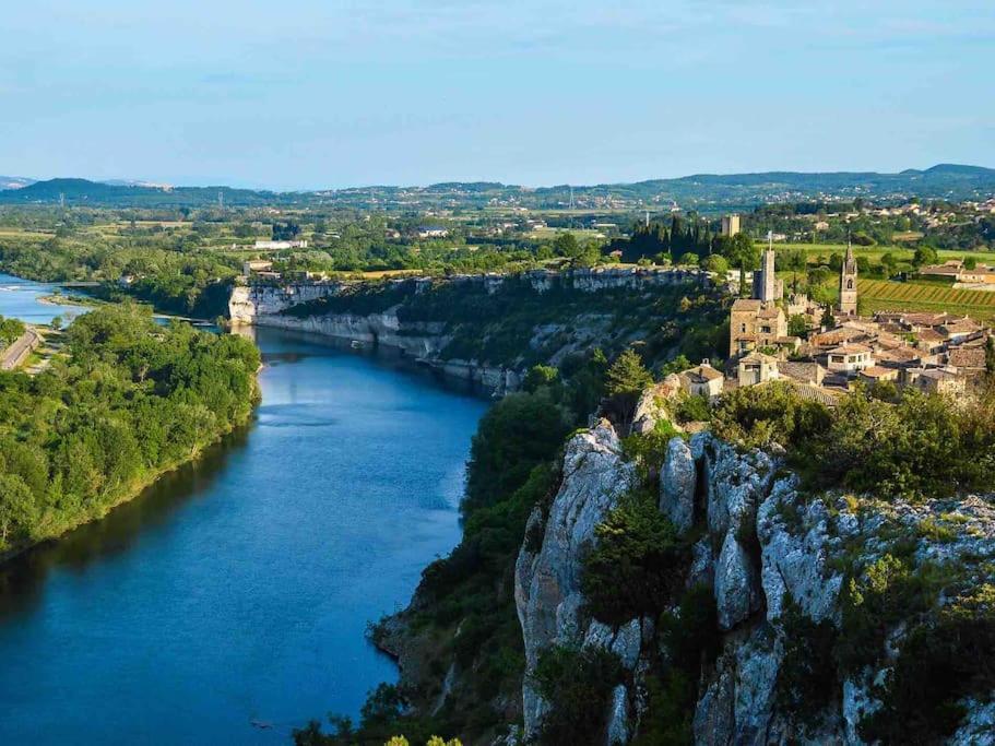 Appartement Neuf Avec Spa Saint-Martin-dʼArdèche Bagian luar foto